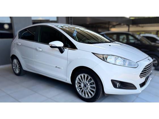 FORD FIESTA 1.6 TITANIUM HATCH 16V FLEX 4P POWERSHIFT FORD FIESTA 1.6 TITANIUM HATCH 16V FLEX 4P POWERSHIFT